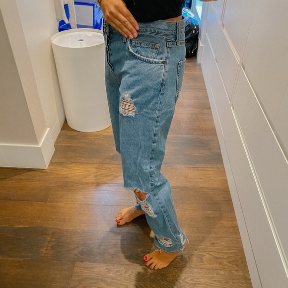 Current Elliot BF cut light ripped denim jeans! - Picture 2 of 4